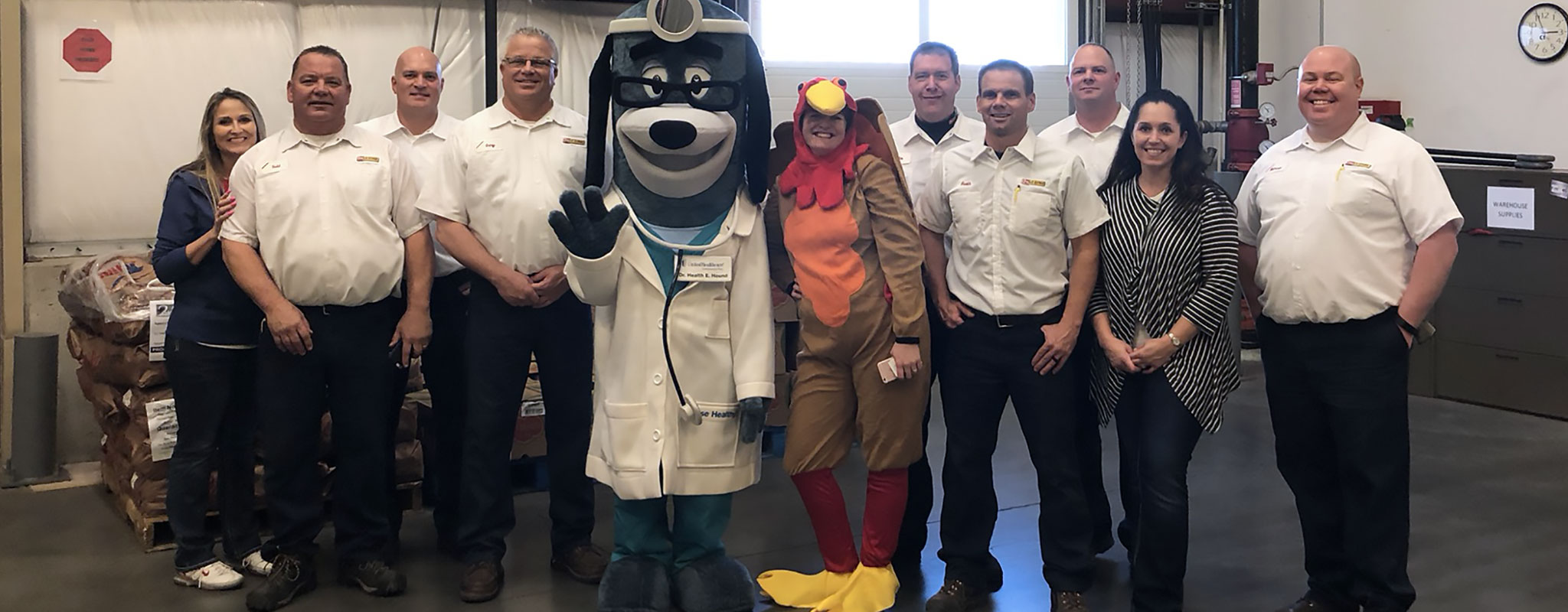 Les Schwab managers pose with Second Harvest Volunteers.