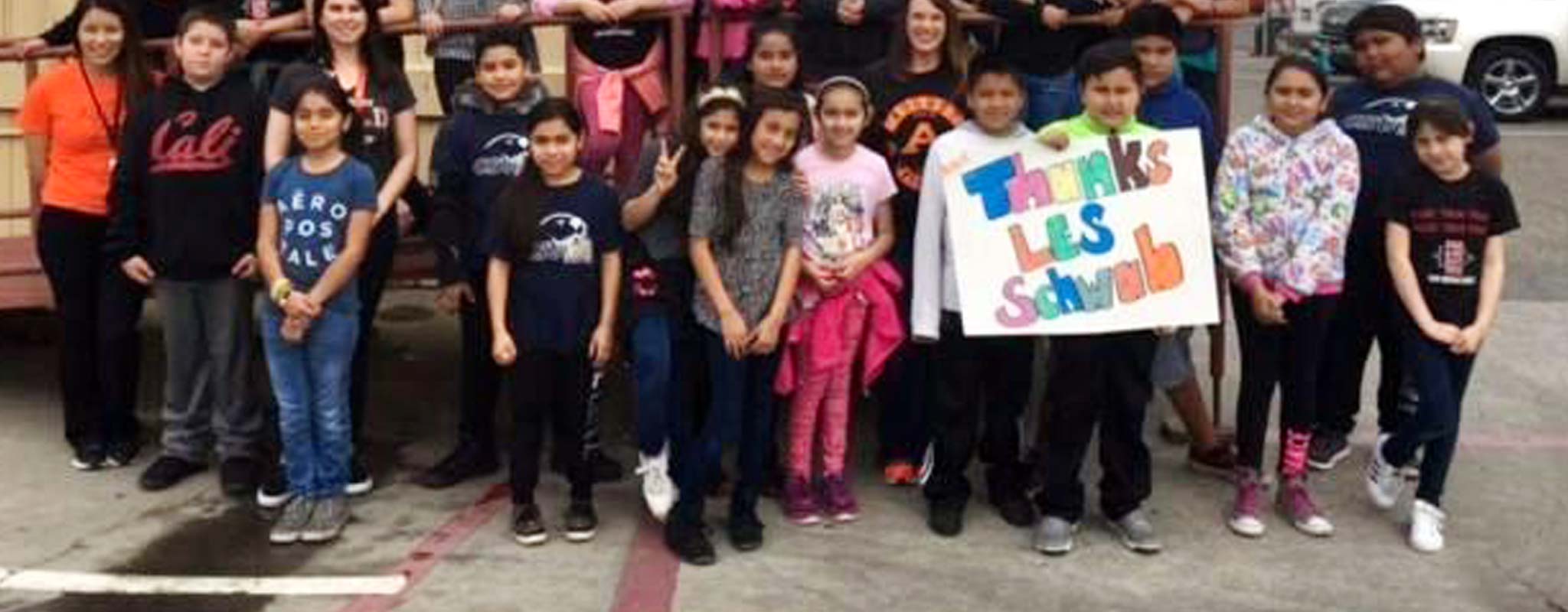 August Knodt Elementary students and teachers with Les Schwab store managers.