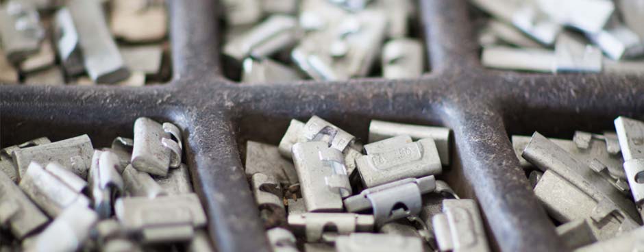 Wheel weights in a tray.