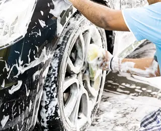 Cleaning a tire and wheel