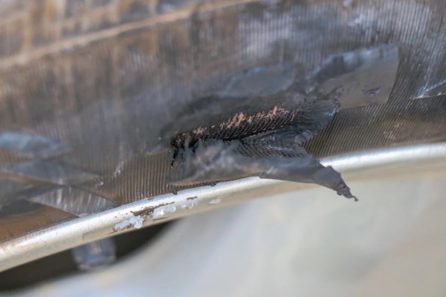 Cracks in sidewall