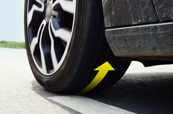 Tire with an arrow showing rolling direction